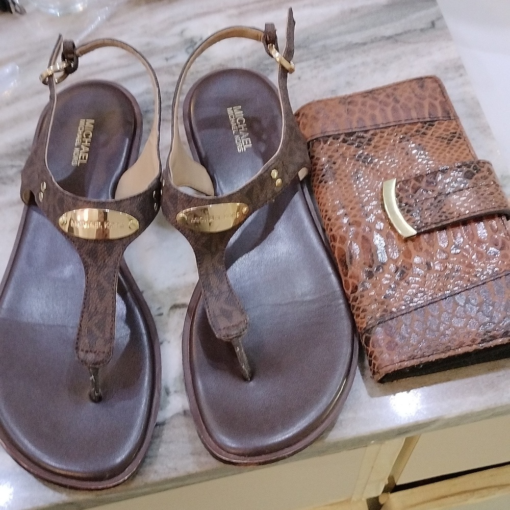 Michael Kors sandals w/free wallet